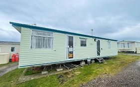 Great Caravan At Heacham Beach In Norfolk, Sleeps 6 Ref 21035A